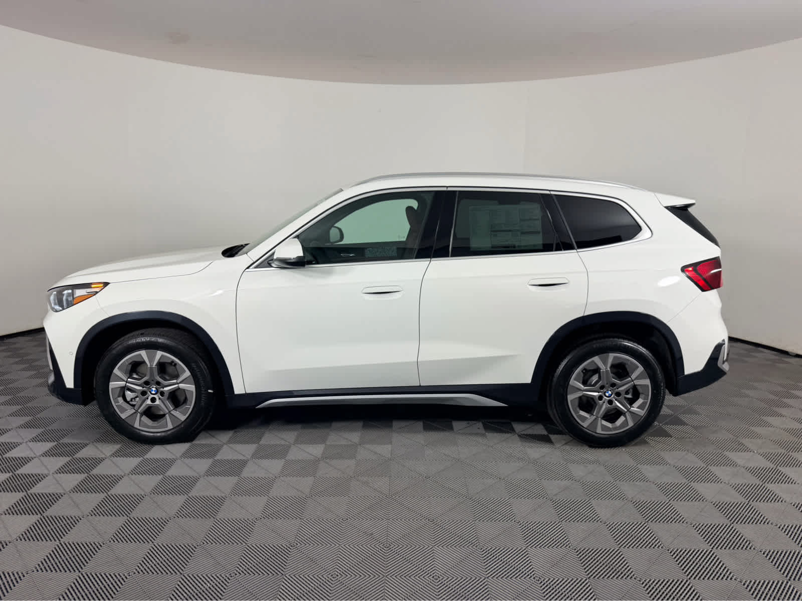 New 2027 BMW X1 xDrive28i AWD/4WD image 6