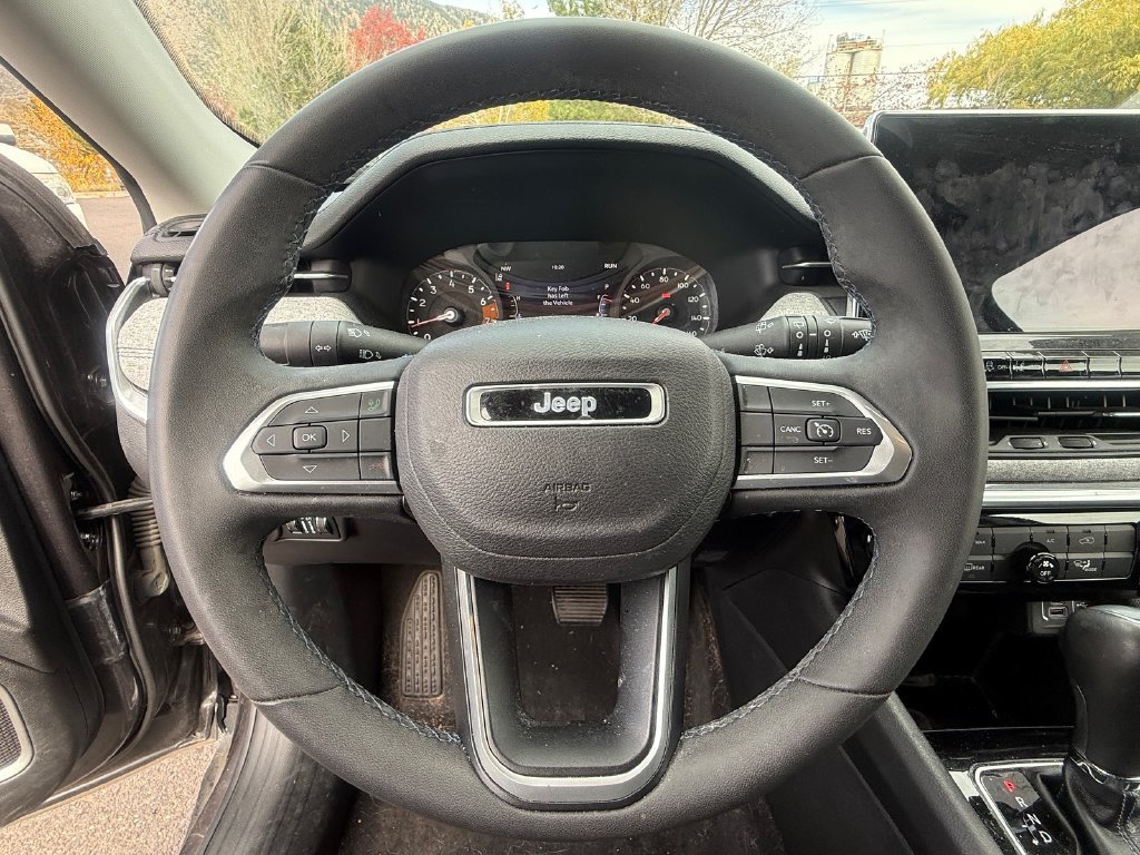 Used 2022 Jeep Compass Latitude FWD image 17