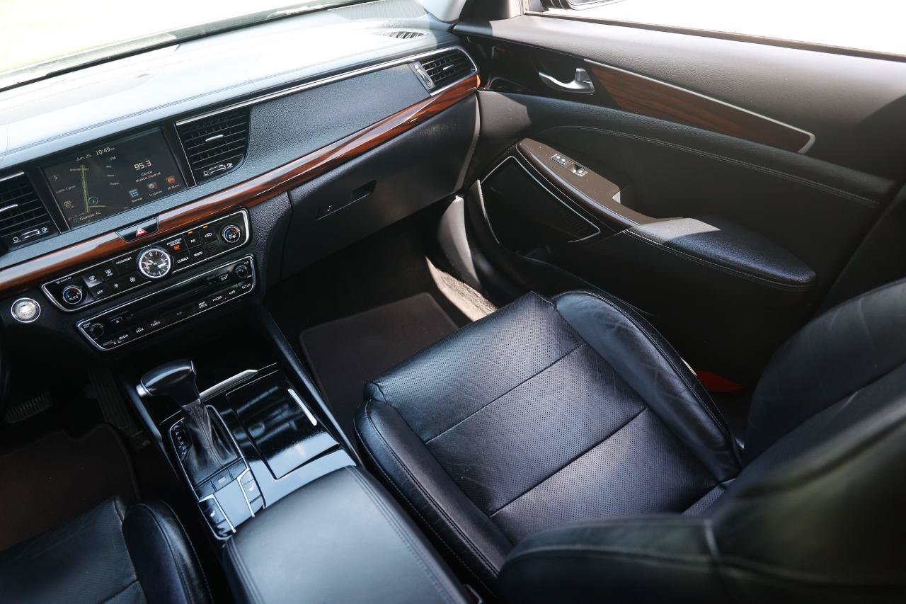 Used 2017 Kia Cadenza Premium w/ Luxury Package FWD image 21