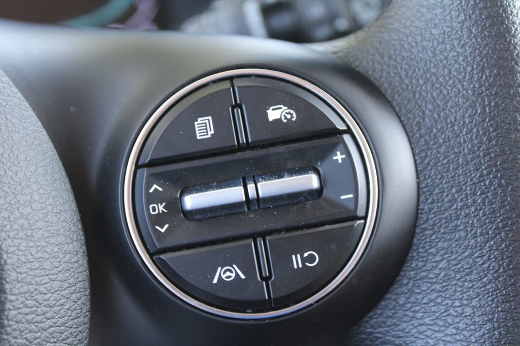 Certified 2025 Kia Soul LX w/ LX Technology Package image 29