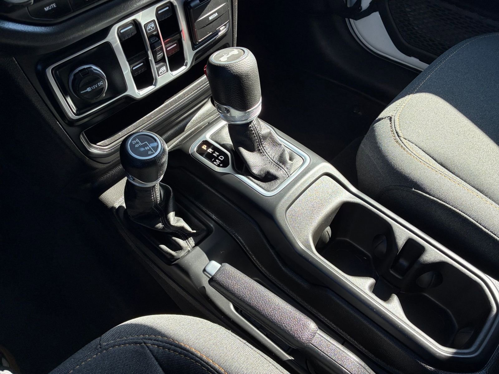 Used 2025 Jeep Wrangler Sahara AWD/4WD image 41