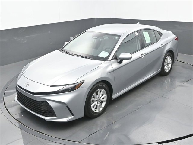 Used 2025 Toyota Camry LE image 32