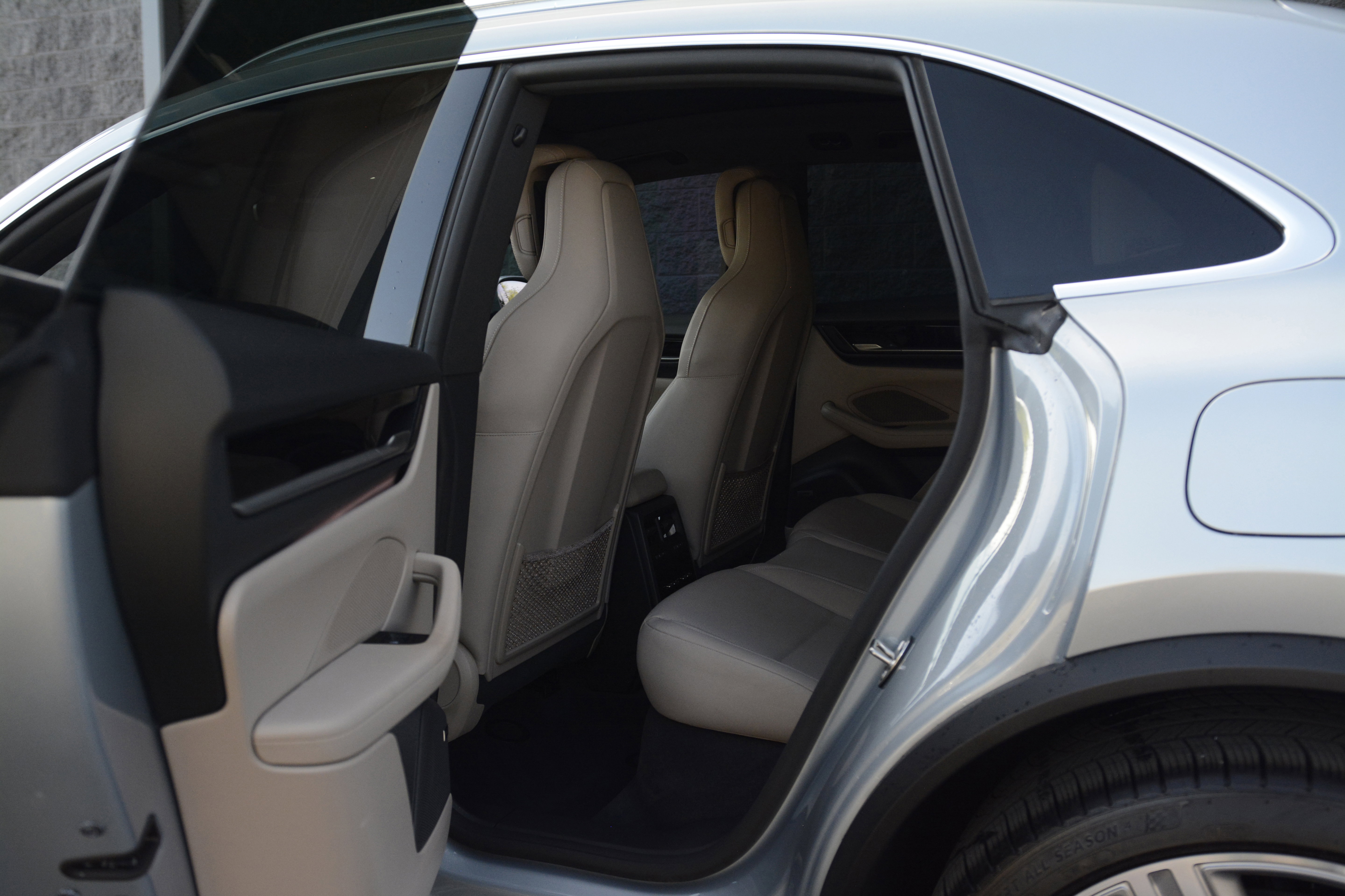 Certified 2025 Porsche Macan 4 Electric image 35