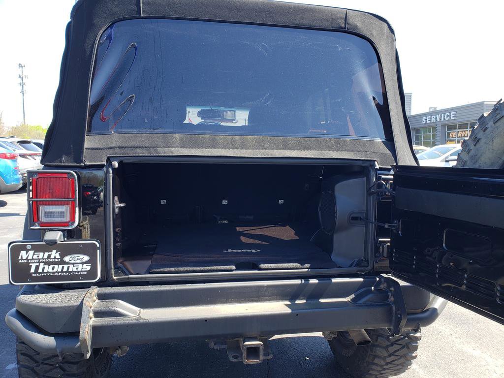 Used 2013 Jeep Wrangler Unlimited Sahara AWD/4WD image 7