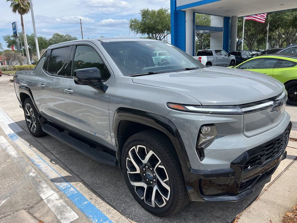 Used 2025 Chevrolet Silverado EV RST AWD/4WD image 3