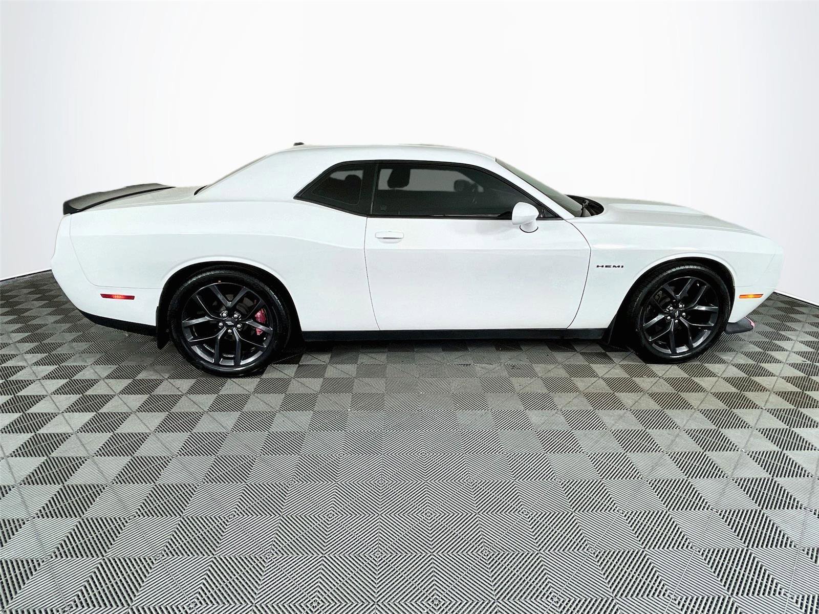 Used 2020 Dodge Challenger R/T w/ Driver Convenience Group RWD image 11