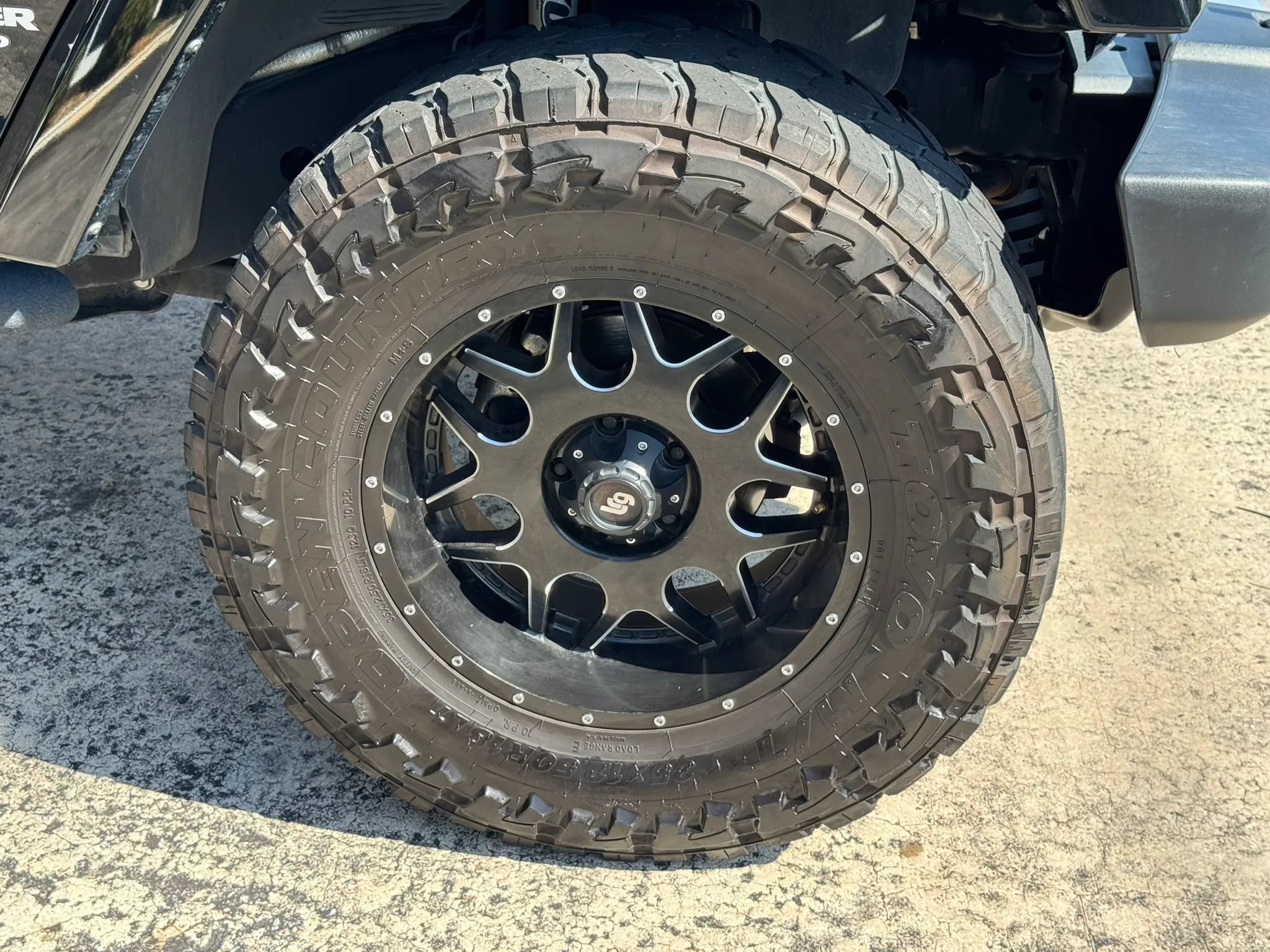 Used 2015 Jeep Wrangler Unlimited Sahara w/ Connectivity Group AWD/4WD image 29