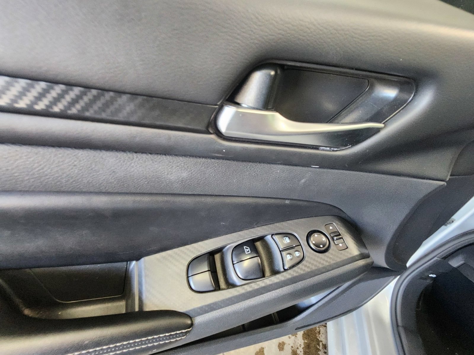 Used 2024 Nissan Altima 2.5 SV FWD image 9