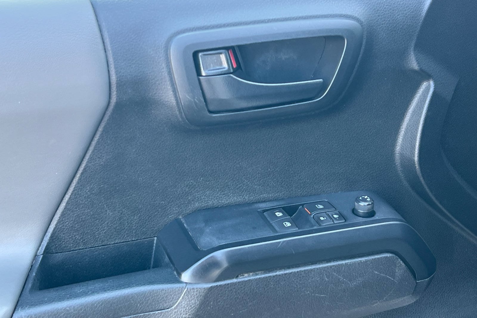 Used 2022 Toyota Tacoma SR RWD image 11