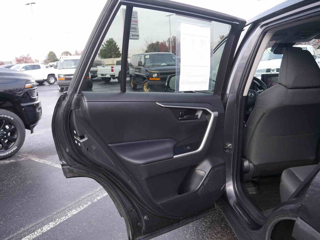 Used 2022 Toyota RAV4 LE image 13