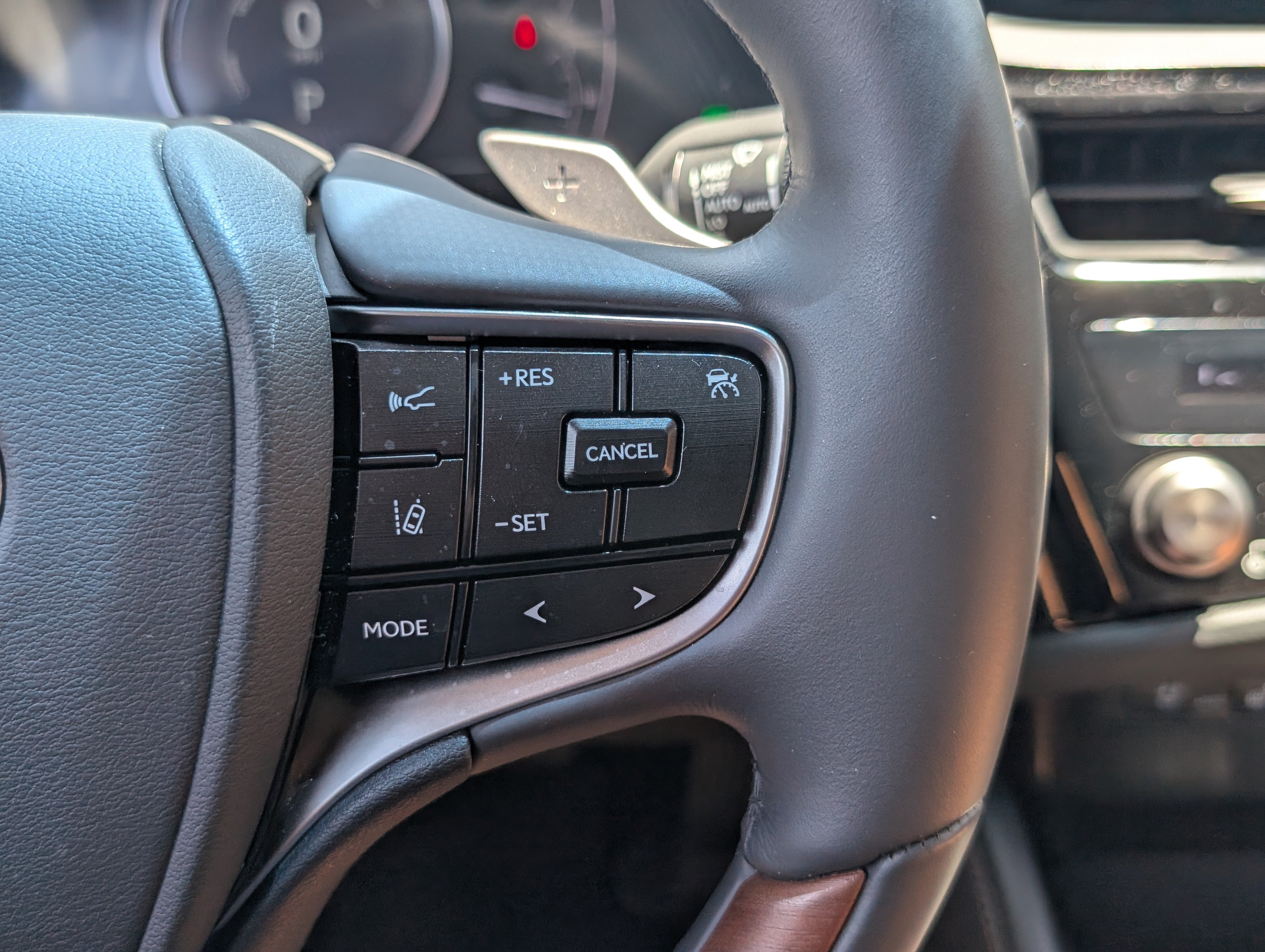 Used 2024 Lexus ES 300h Ultra Luxury w/ Accessory Package (Z2) FWD image 26