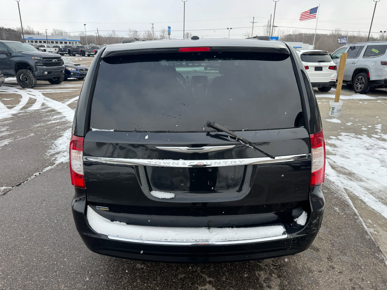 Used 2014 Chrysler Town & Country Touring image 6