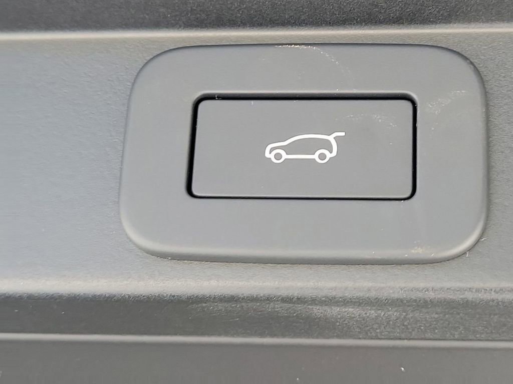 New 2026 Land Rover Range Rover SE image 12