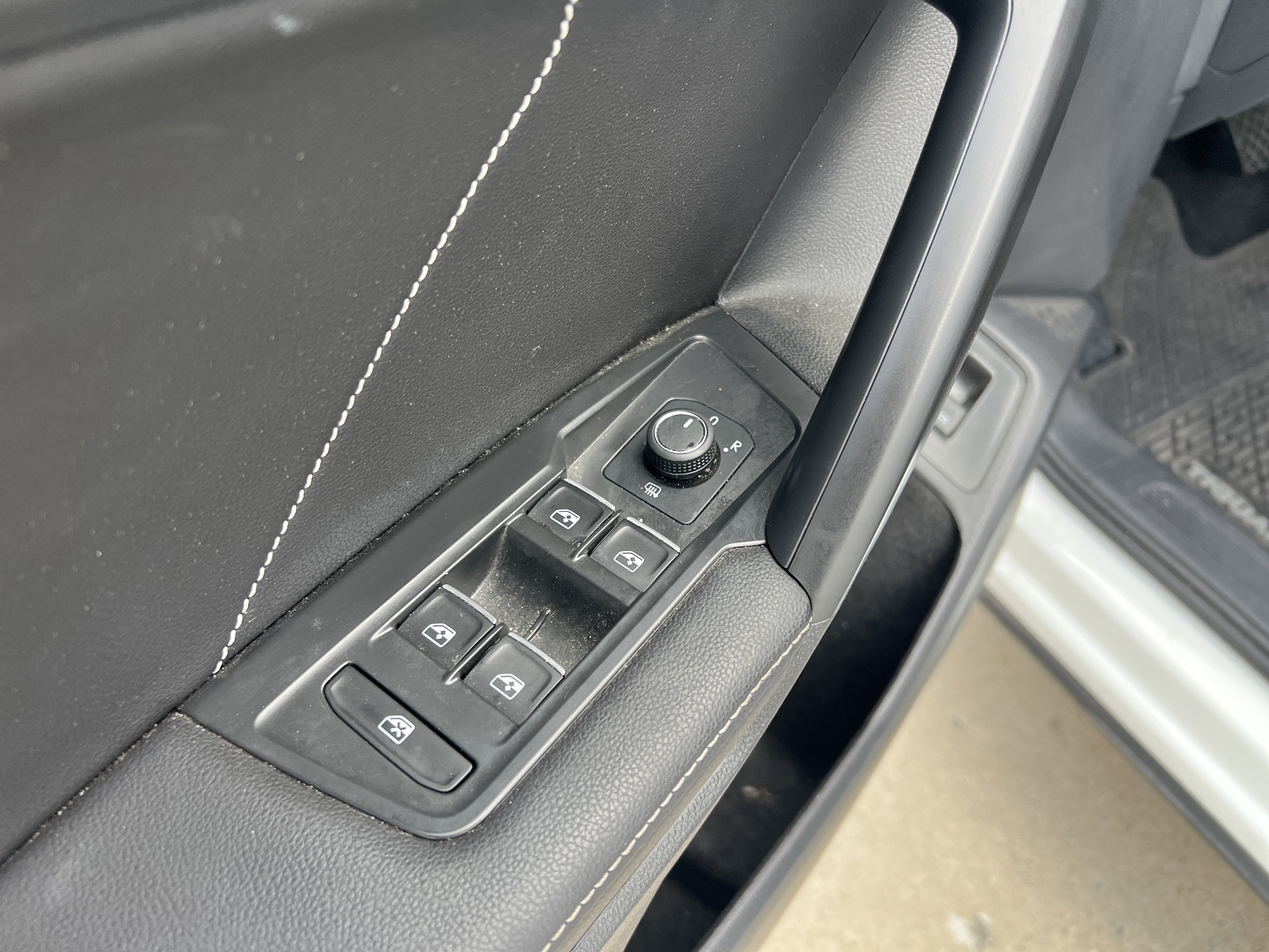 Certified 2023 Volkswagen Tiguan SE w/ Panoramic Sunroof Package FWD image 14
