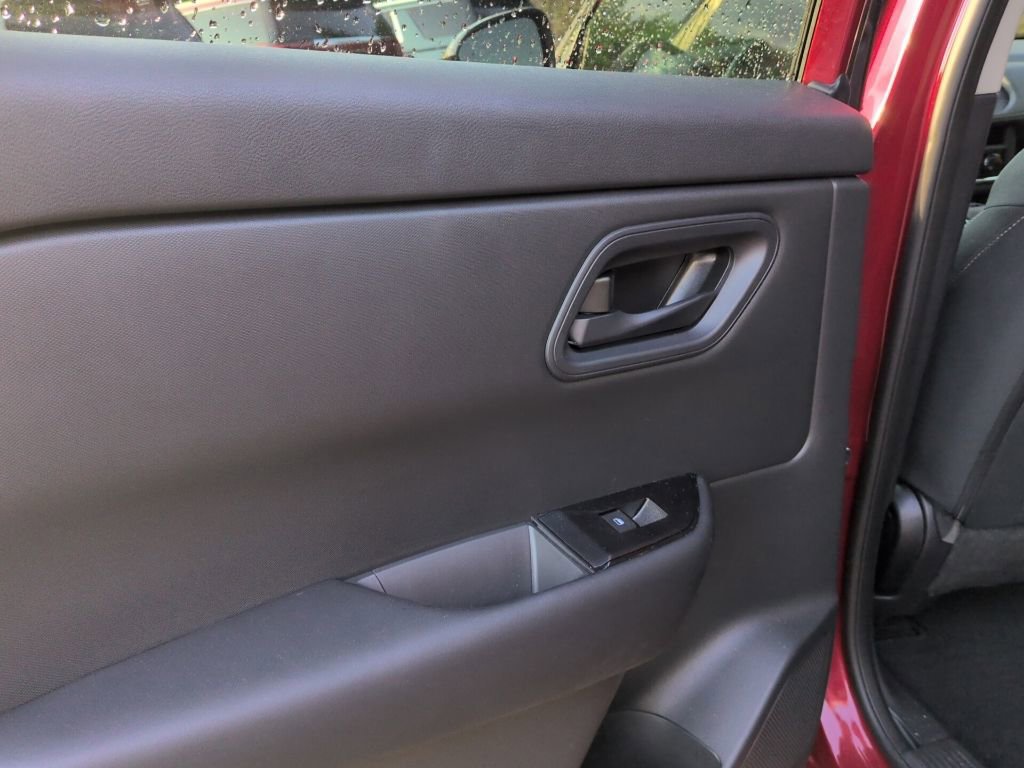 Used 2025 Nissan Rogue S AWD/4WD image 39