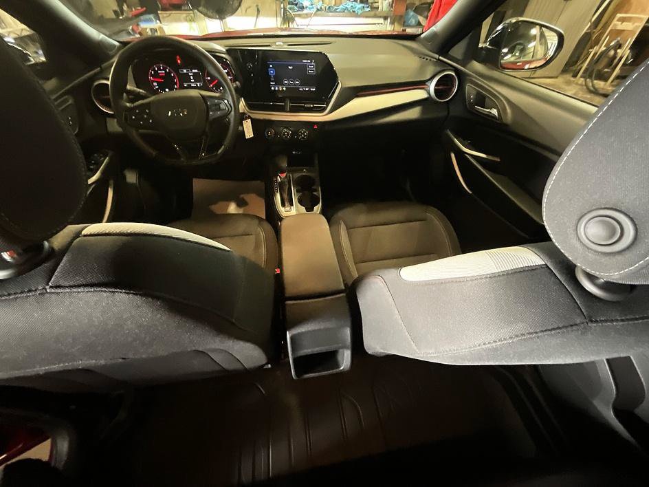 Used 2026 Chevrolet Trax RS FWD image 3