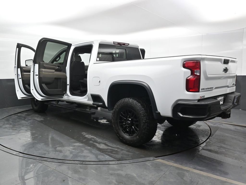Used 2024 Chevrolet Silverado 2500 ZR2 w/ Technology Package image 54