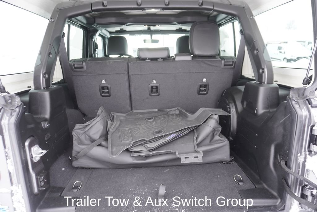 Used 2023 Jeep Wrangler Unlimited Sahara w/ Cold Weather Group image 5