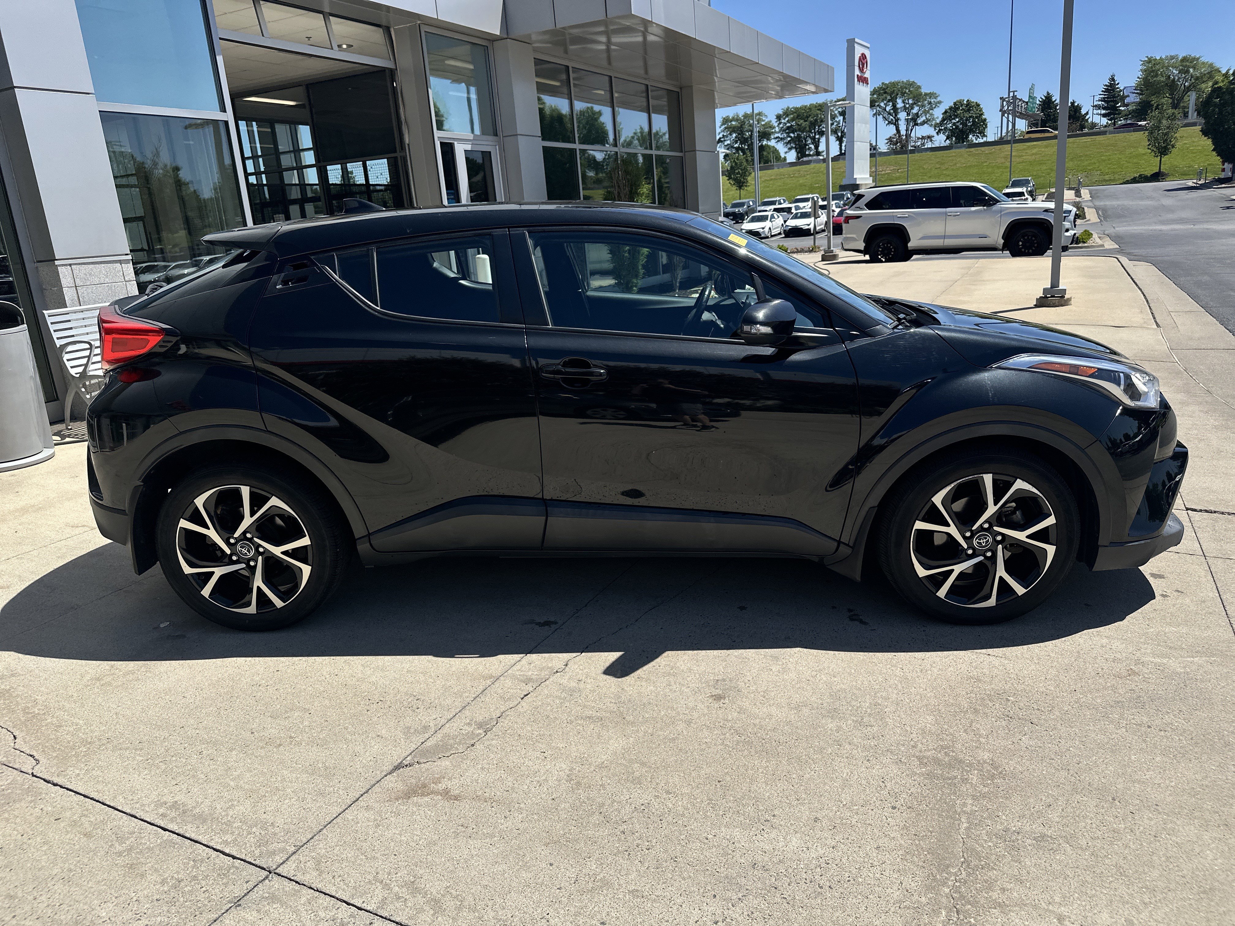 Used 2018 Toyota C-HR XLE FWD image 10