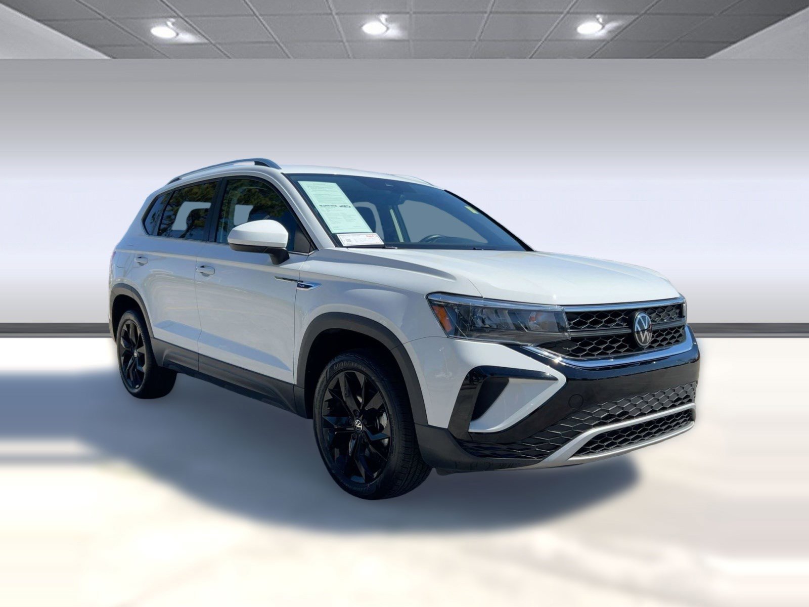Used 2024 Volkswagen Taos SE image 6