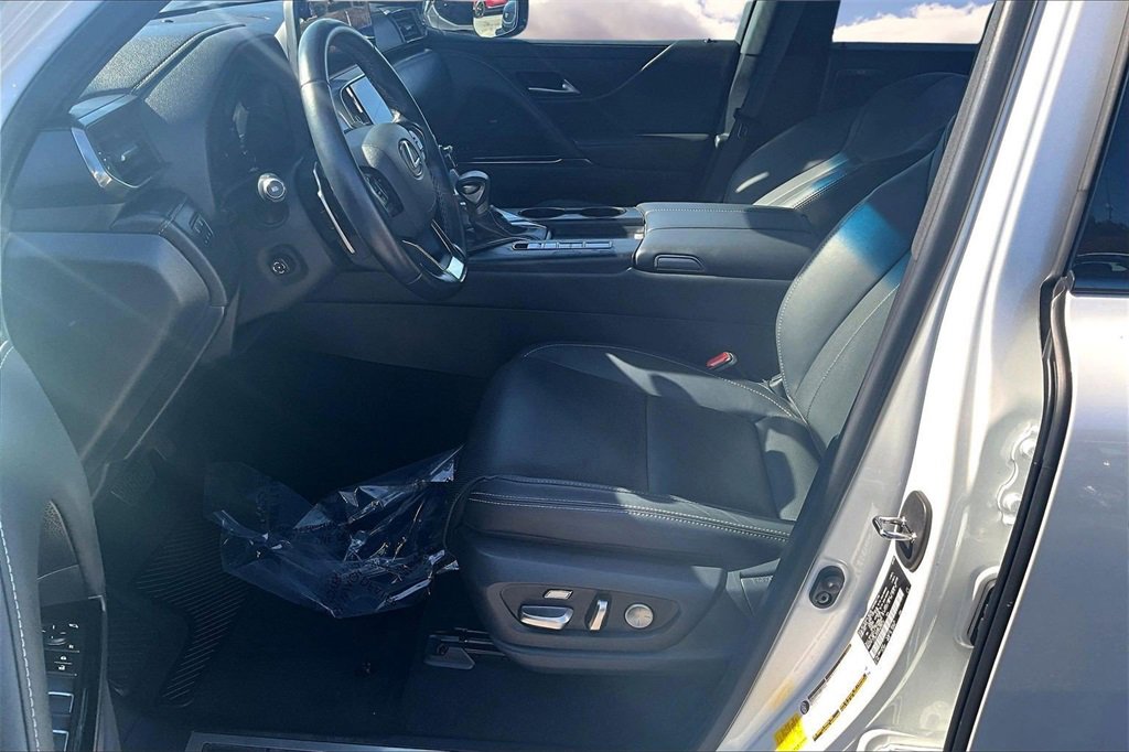 Used 2023 Lexus LX 600 4WD w/ Premium Package image 21