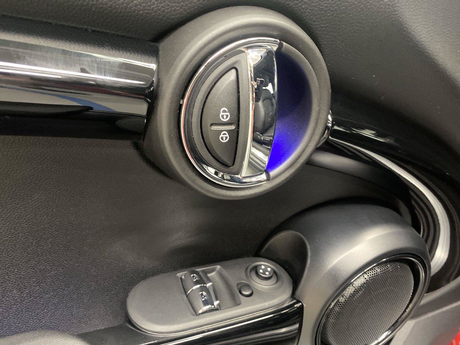 Used 2021 MINI Cooper 2-Door Hardtop w/ 6.5" Touchscreen Package FWD image 19
