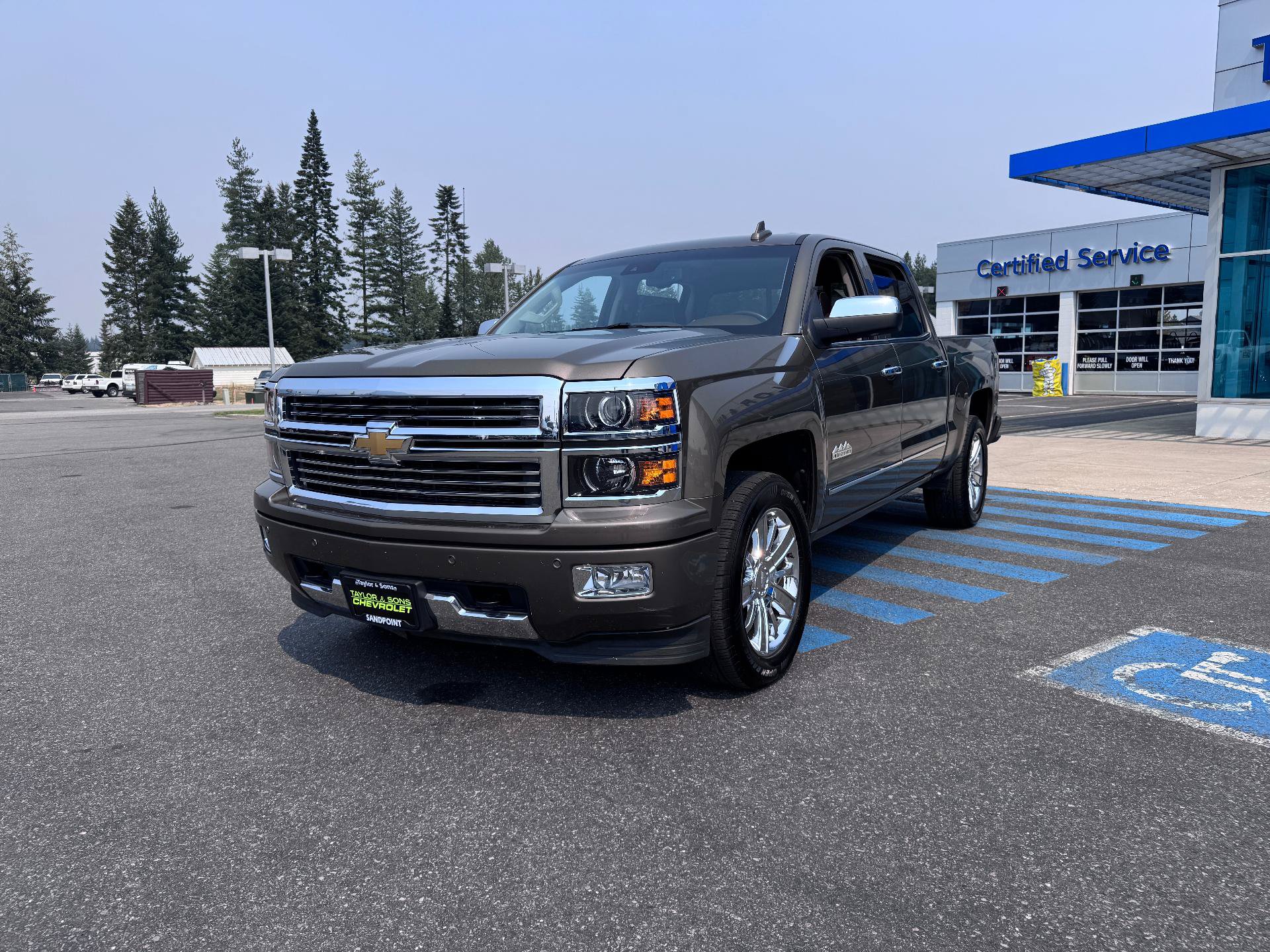 Used 2015 Chevrolet Silverado 1500 High Country w/ High Country Premium Package AWD/4WD image 3