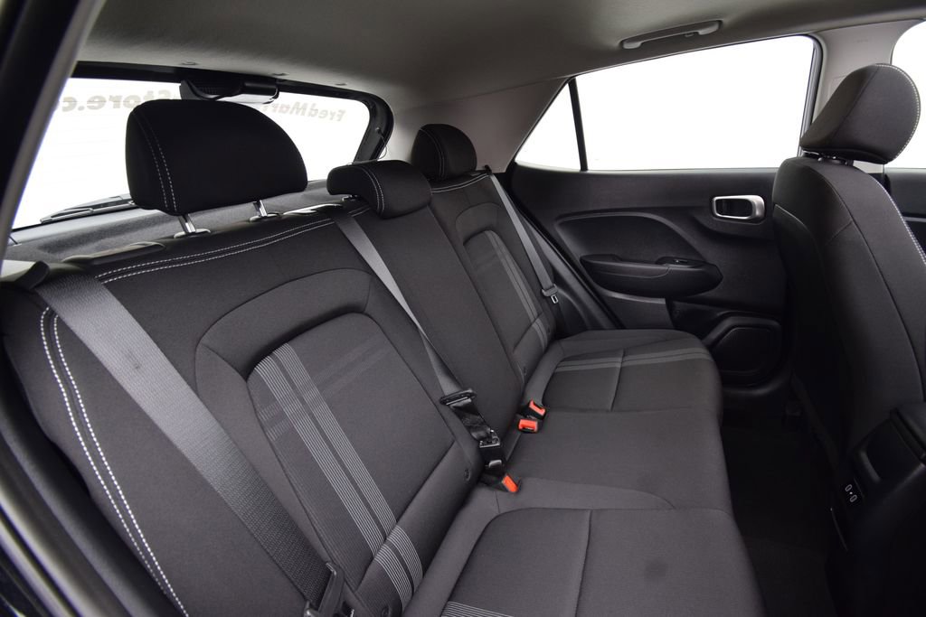 Used 2025 Hyundai Venue SEL image 26