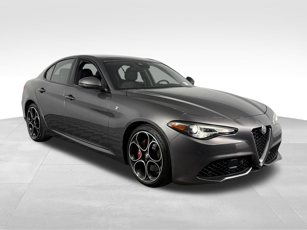 Used 2023 Alfa Romeo Giulia Ti w/ Active Assist Plus Package RWD image 4