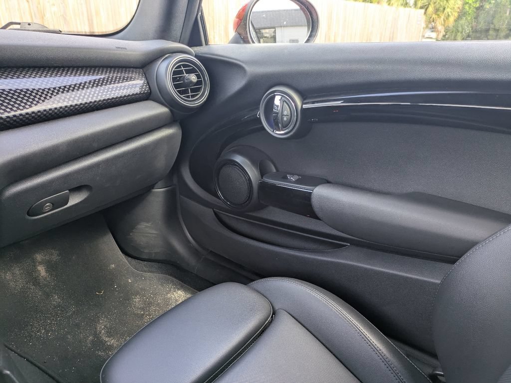 Used 2019 MINI Cooper S w/ Signature Upholstery Package FWD image 17