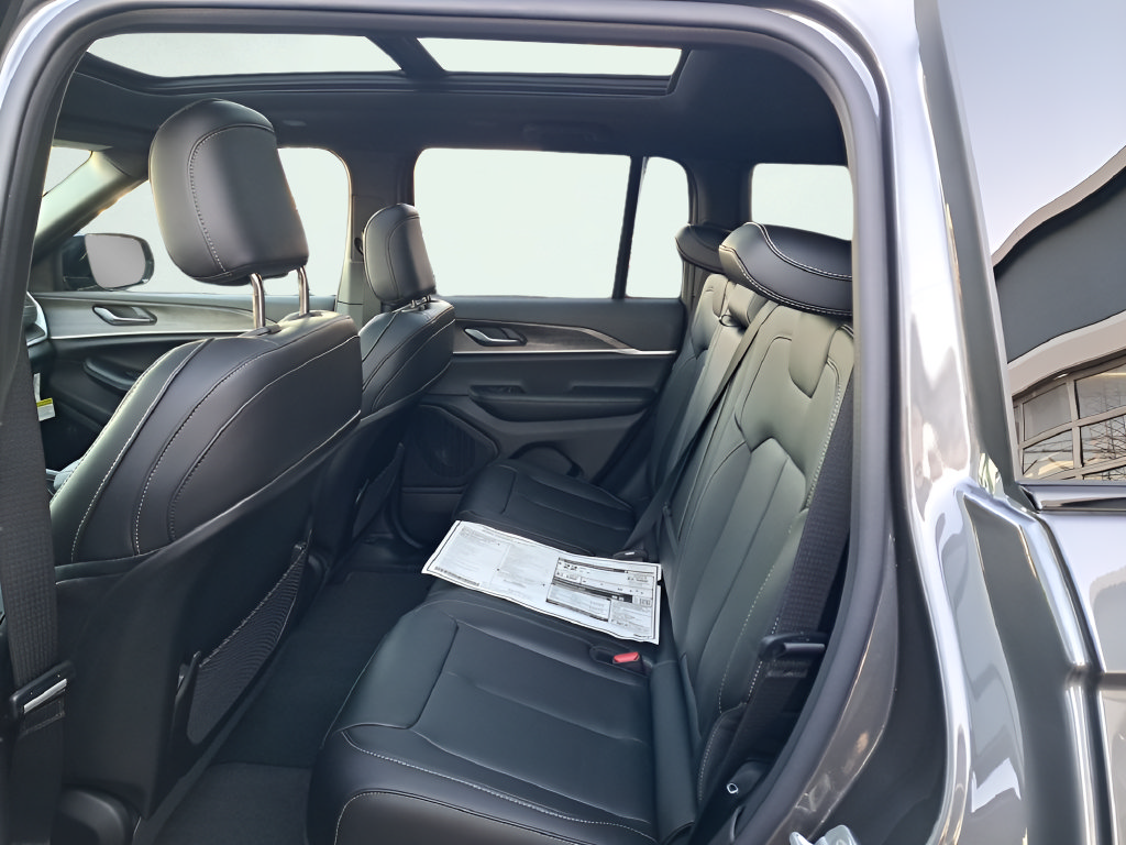 New 2025 Jeep Grand Cherokee Limited w/ MOPAR Finishing Package AWD/4WD image 13