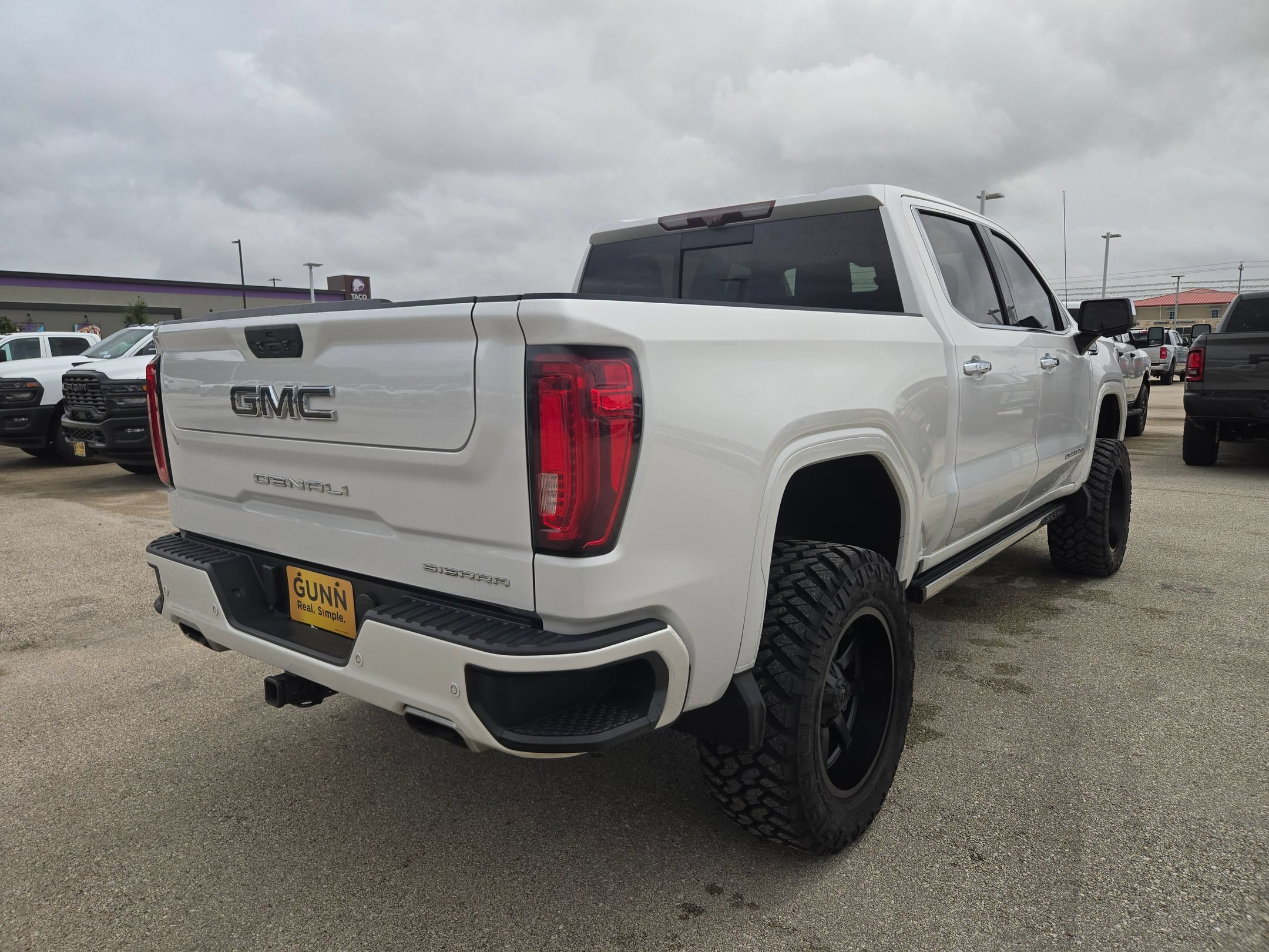 Used 2020 GMC Sierra 1500 Denali w/ Denali Ultimate Package AWD/4WD image 3