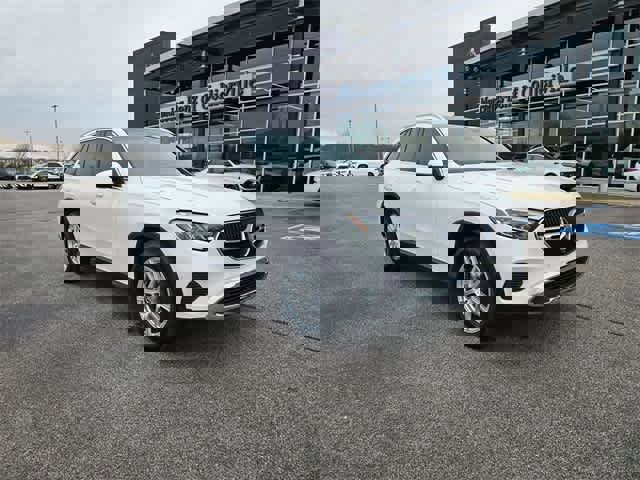 Used 2025 Mercedes-Benz GLC 300 GLC 300 image 3