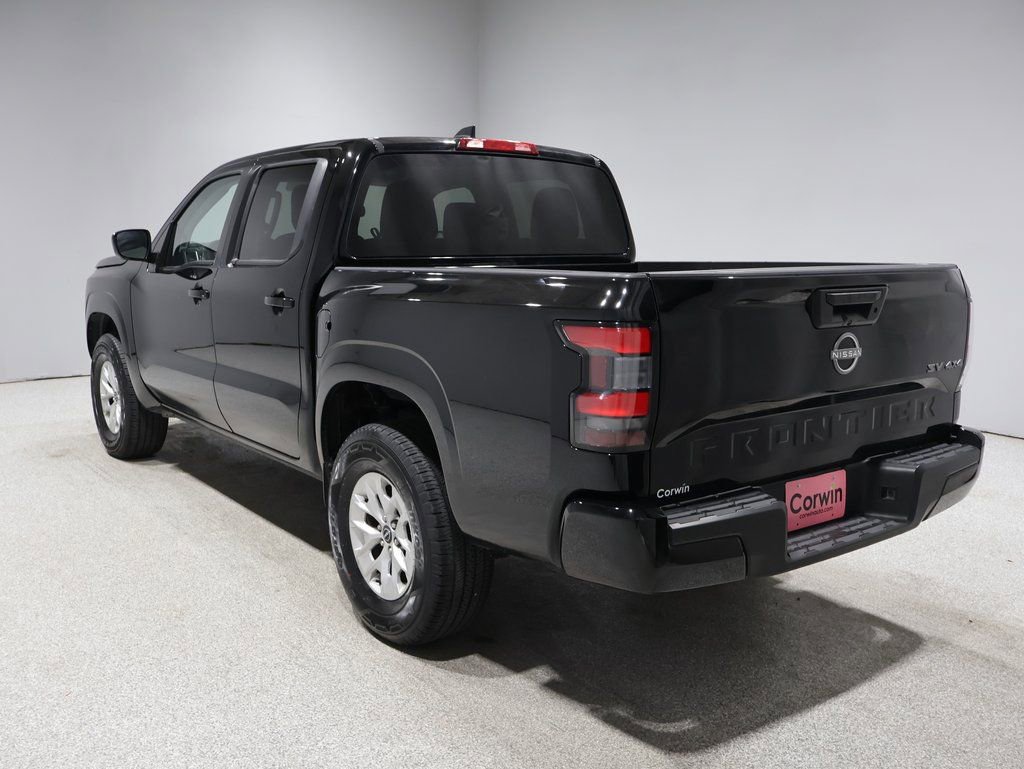 Used 2024 Nissan Frontier SV image 5