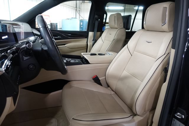 Used 2023 Cadillac Escalade Premium Luxury AWD/4WD image 11