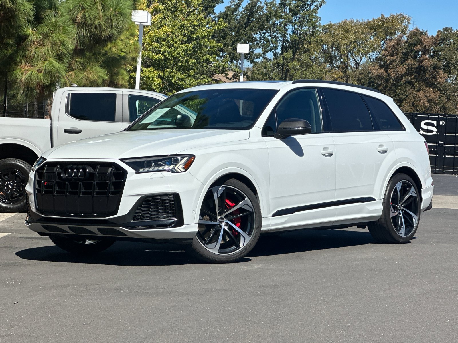 Used 2023 Audi SQ7 Prestige w/ Prestige Package AWD/4WD image 2