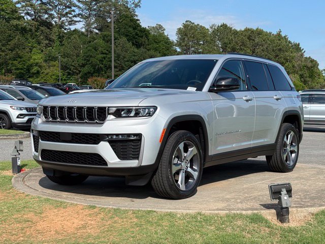 New 2026 Jeep Grand Cherokee Limited w/ Trailer Tow Package AWD/4WD image 3