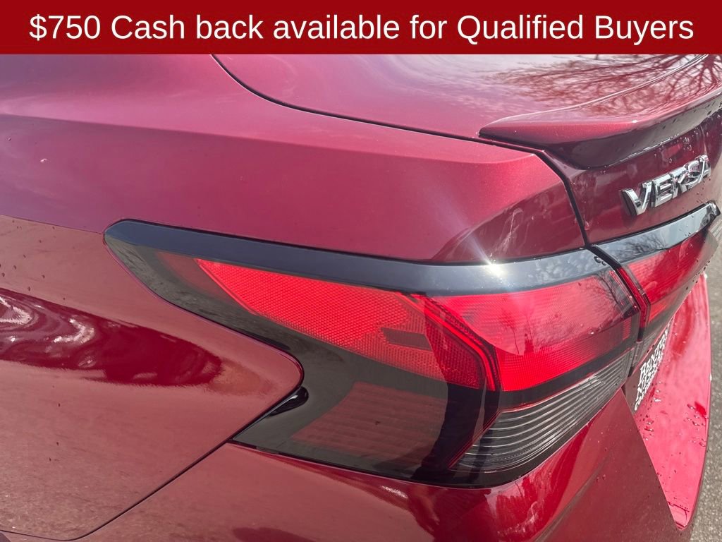 New 2025 Nissan Versa SR w/ Trunk Package FWD image 39