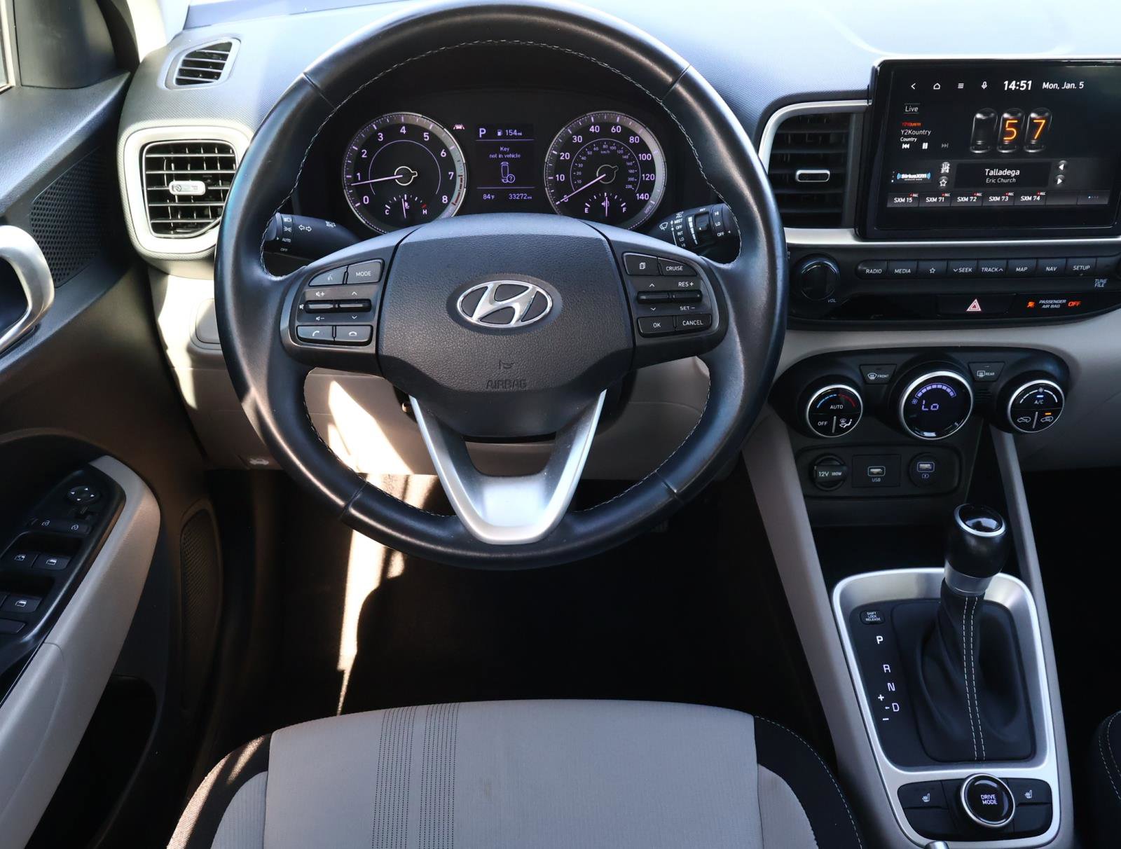 Used 2021 Hyundai Venue SEL w/ Premium Package image 9
