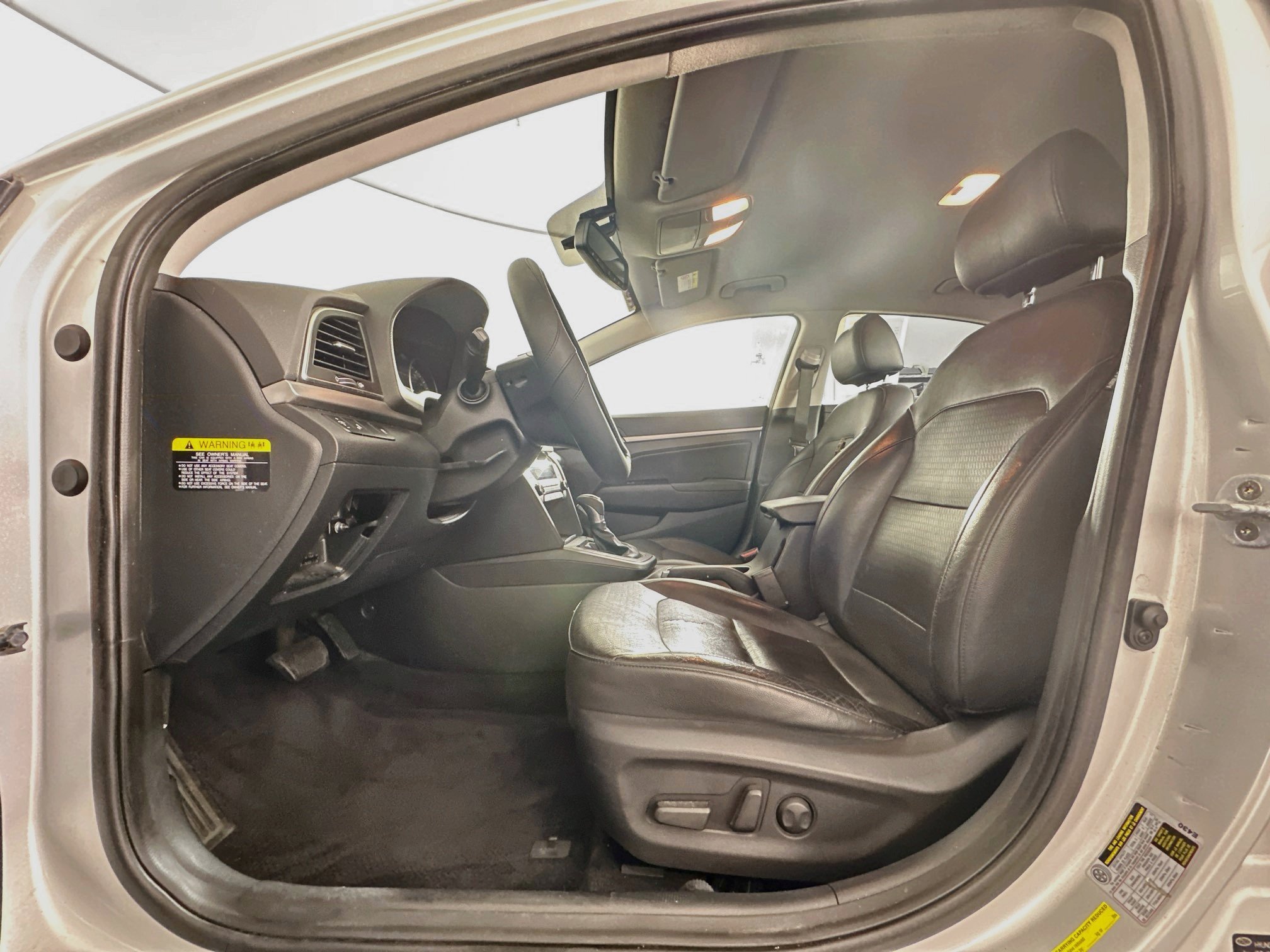 Used 2017 Hyundai Elantra Limited FWD image 13