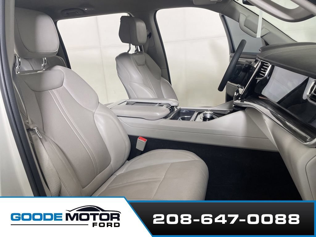 Used 2022 Jeep Wagoneer Series II AWD/4WD image 24