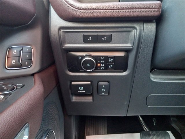 Used 2024 Ford Expedition Limited image 28