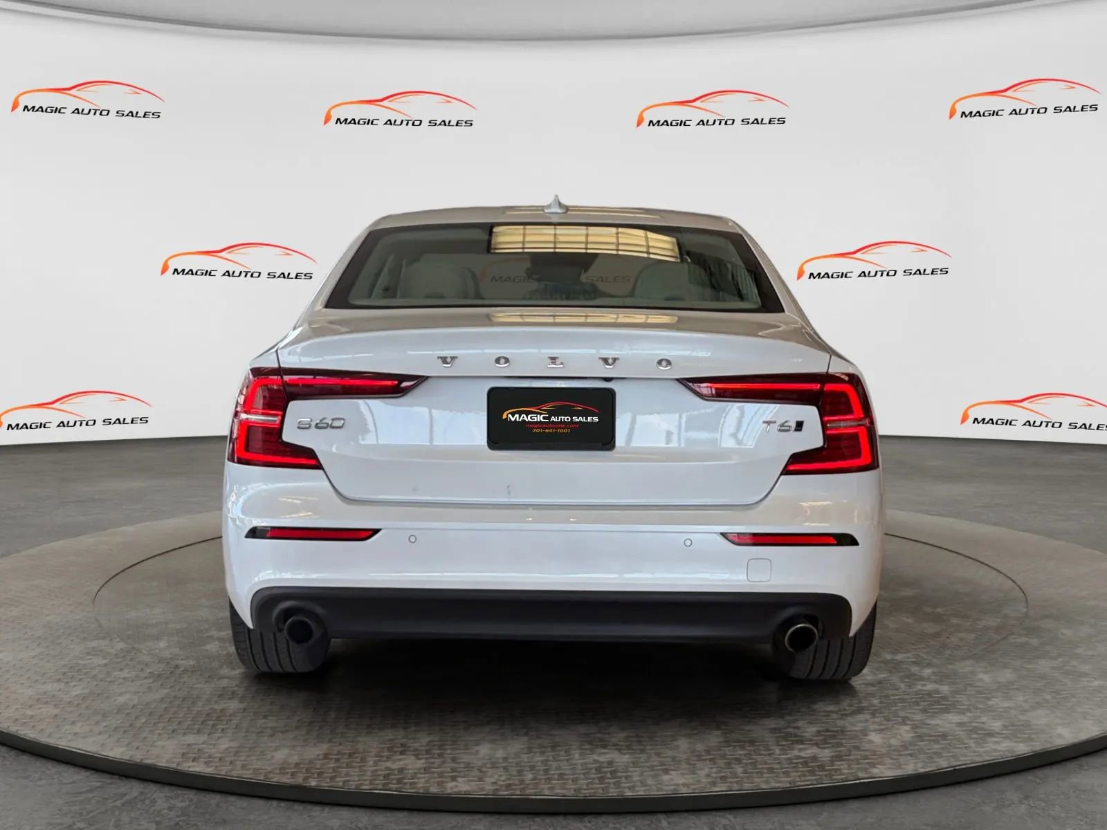 Used 2021 Volvo S60 T6 Momentum image 7