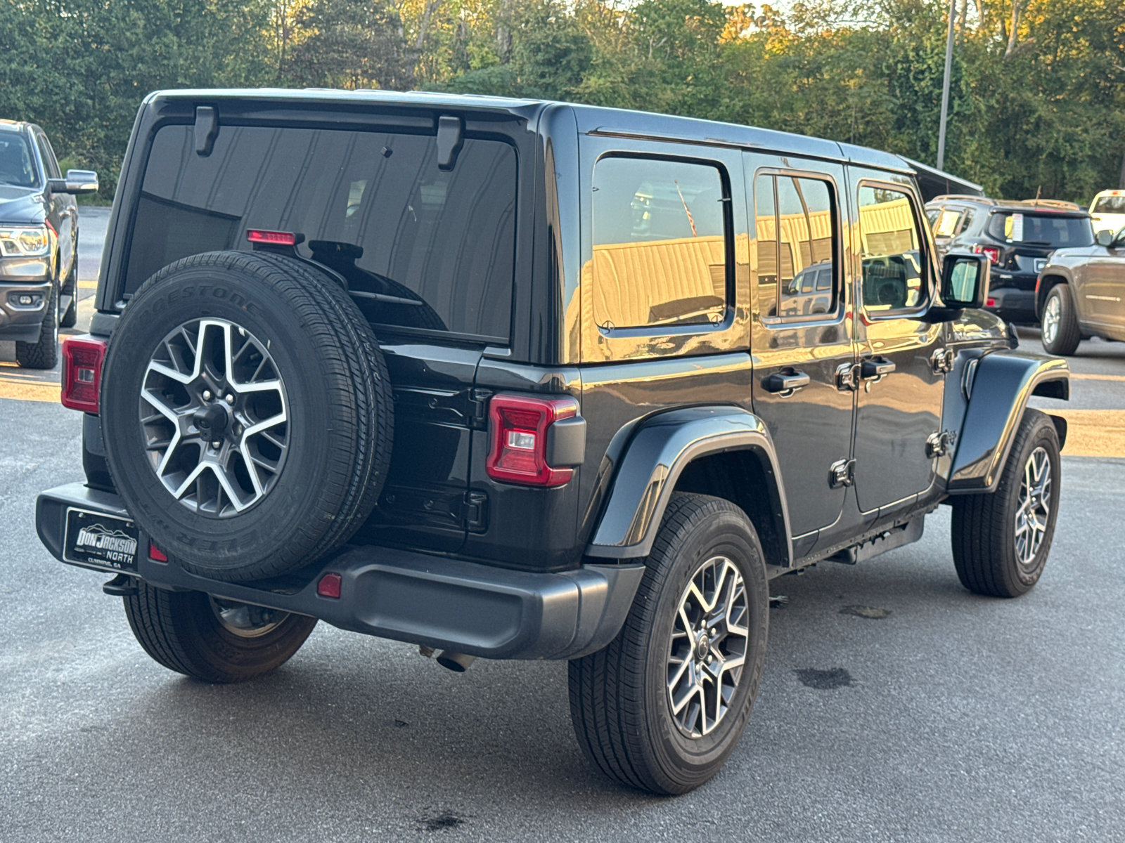 Used 2026 Jeep Wrangler Unlimited Sahara AWD/4WD image 5