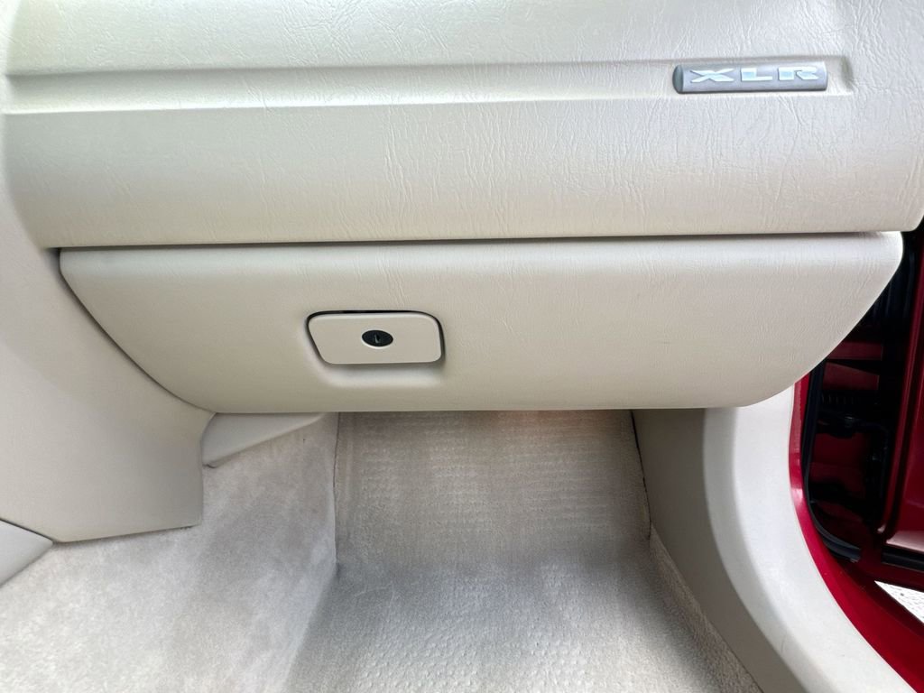 Used 2005 Cadillac XLR image 32