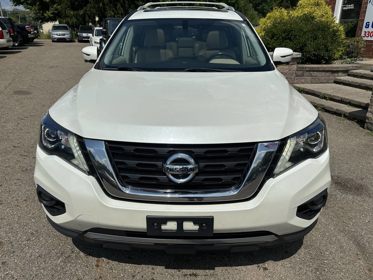 Used 2018 Nissan Pathfinder Platinum image 11