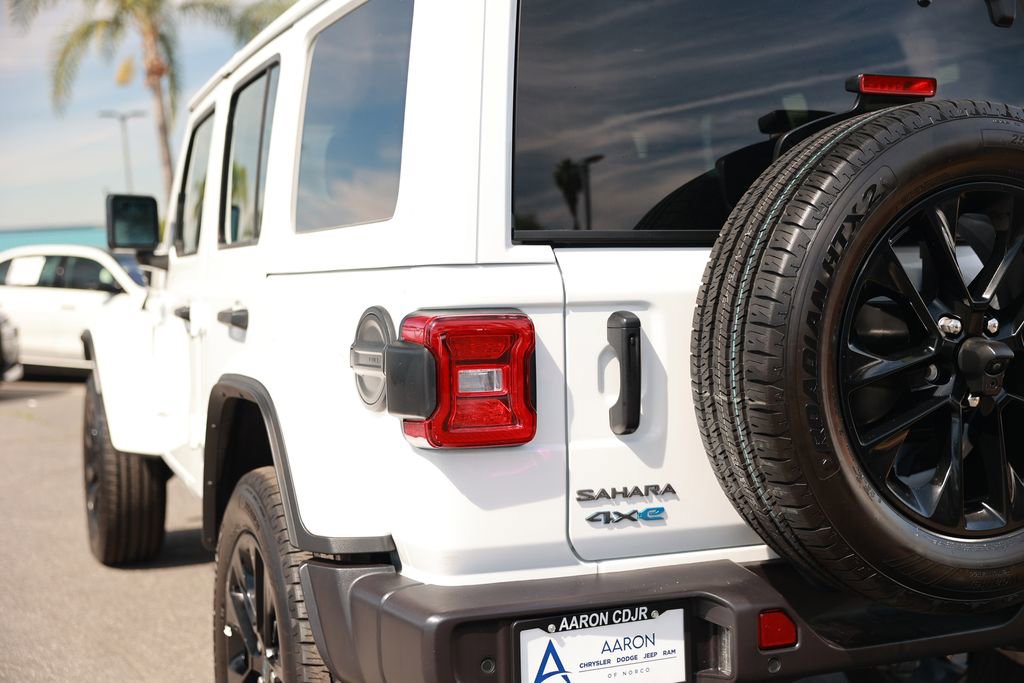 Used 2025 Jeep Wrangler Unlimited Sahara w/ Safety Group image 13