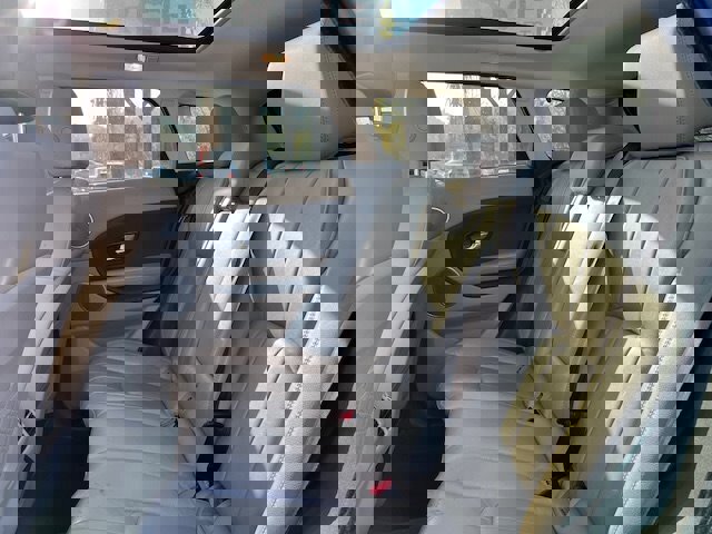 Used 2018 Land Rover Range Rover Evoque SE image 13