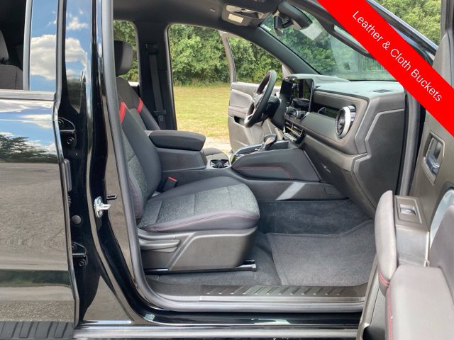 Used 2025 Chevrolet Colorado Z71 AWD/4WD image 20