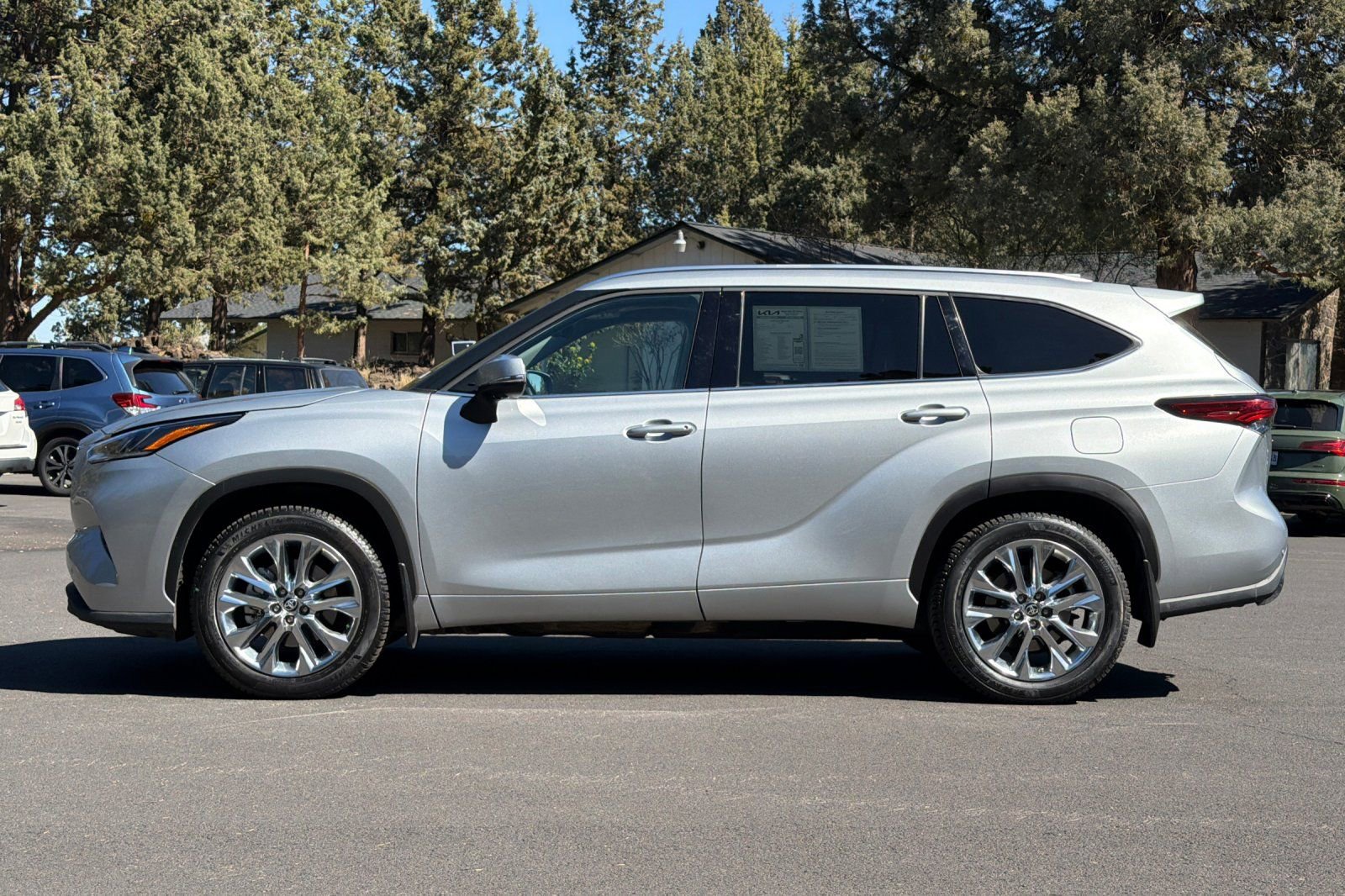 Used 2023 Toyota Highlander Limited image 7